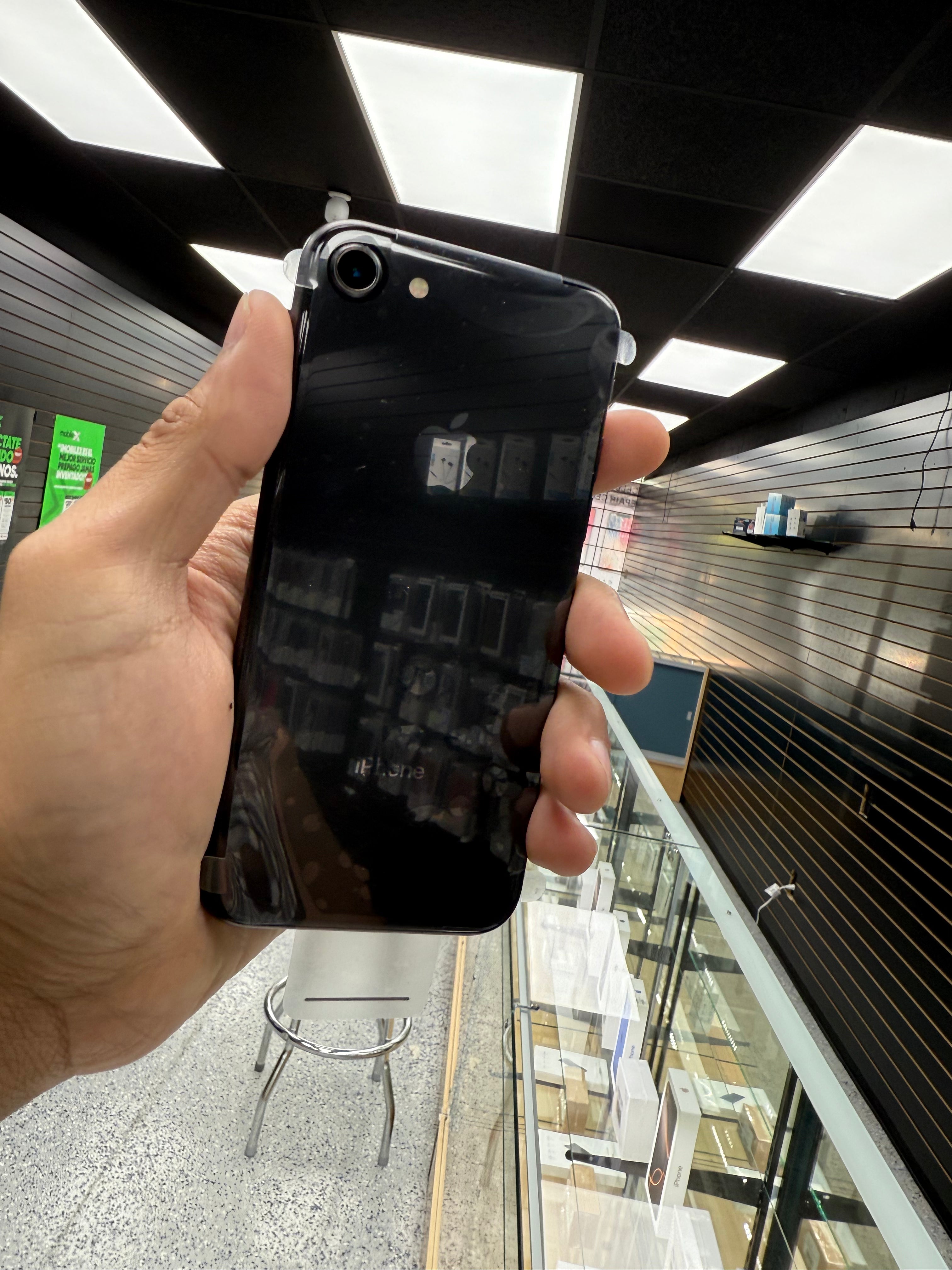Apple iPhone 8 – 64GB – Unlocked | Clean IMEI | Excellent Condition