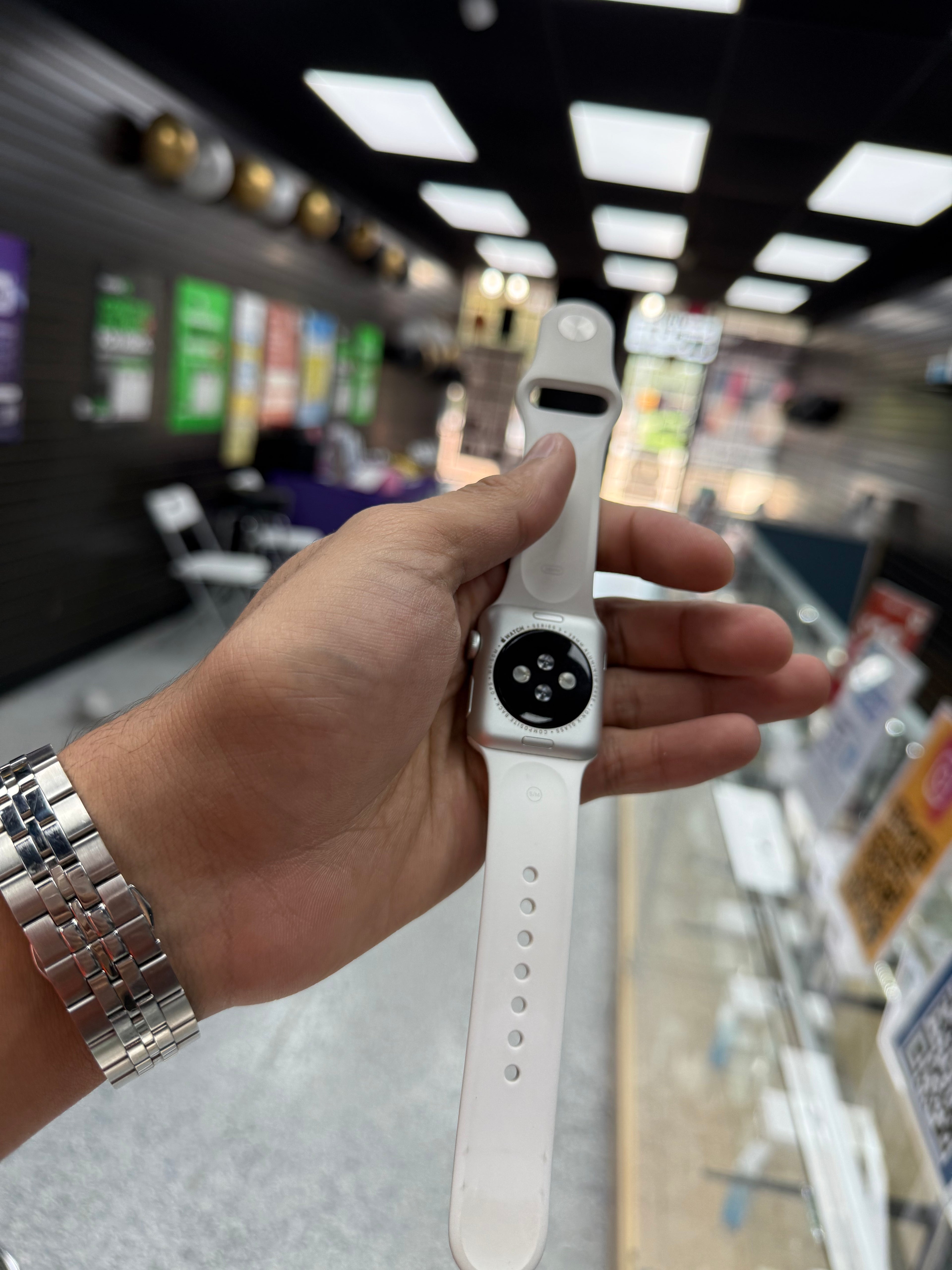Apple Watch Series 3 – 38mm – Silver Aluminum Case | GPS | Great Condition