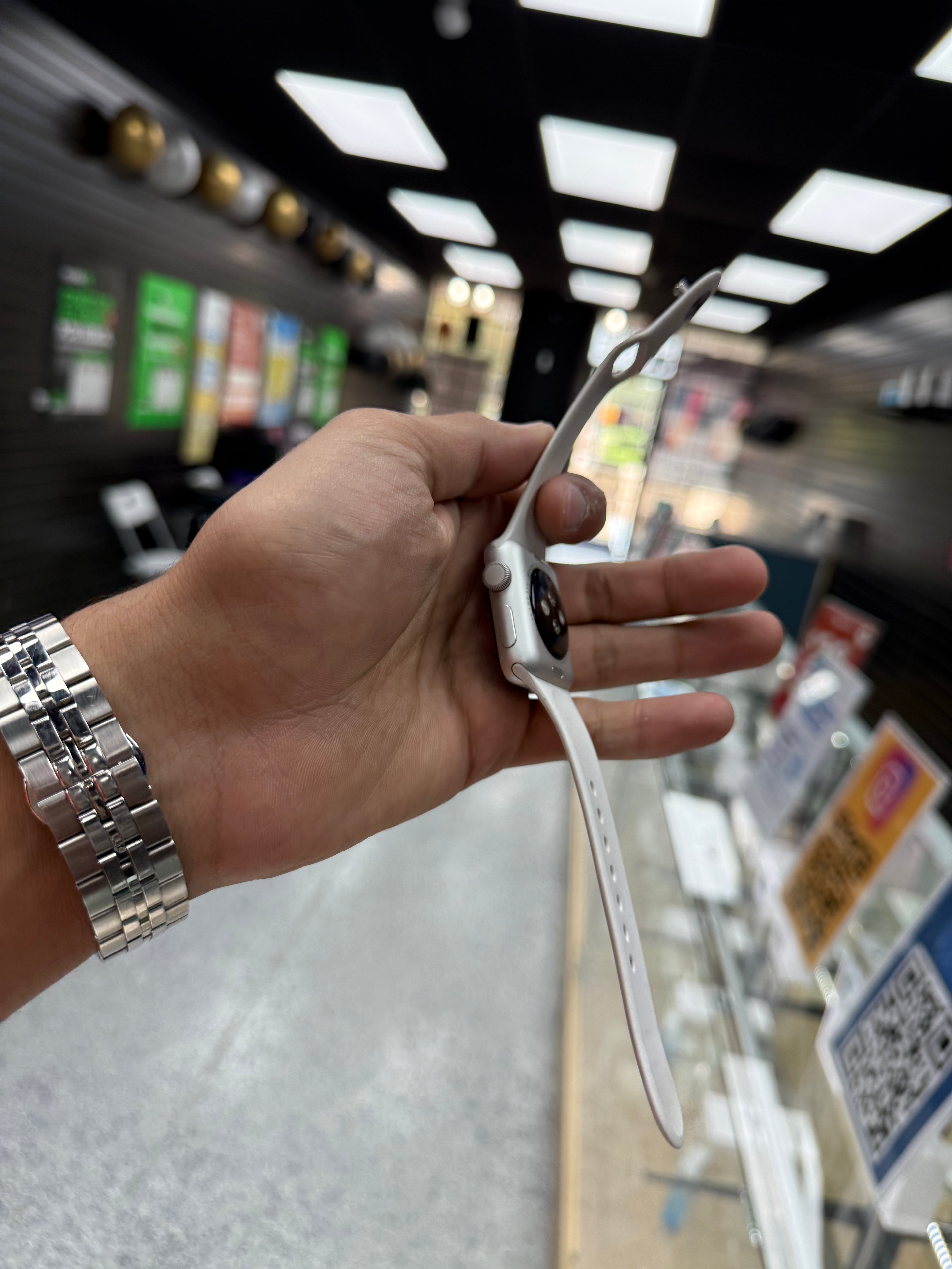 Apple Watch Series 3 – 38mm – Silver Aluminum Case | GPS | Great Condition