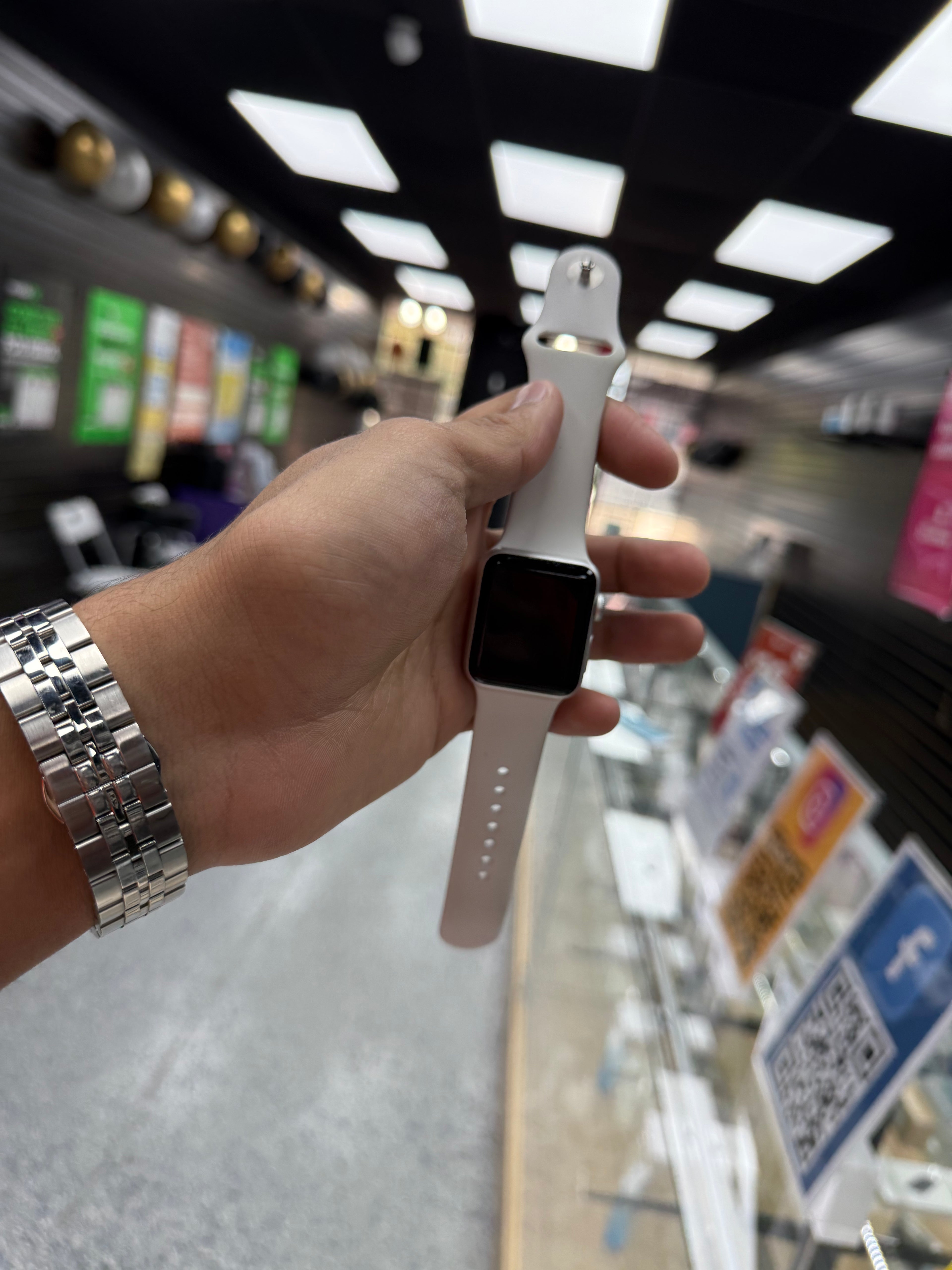 Apple Watch Series 3 – 38mm – Silver Aluminum Case | GPS | Great Condition