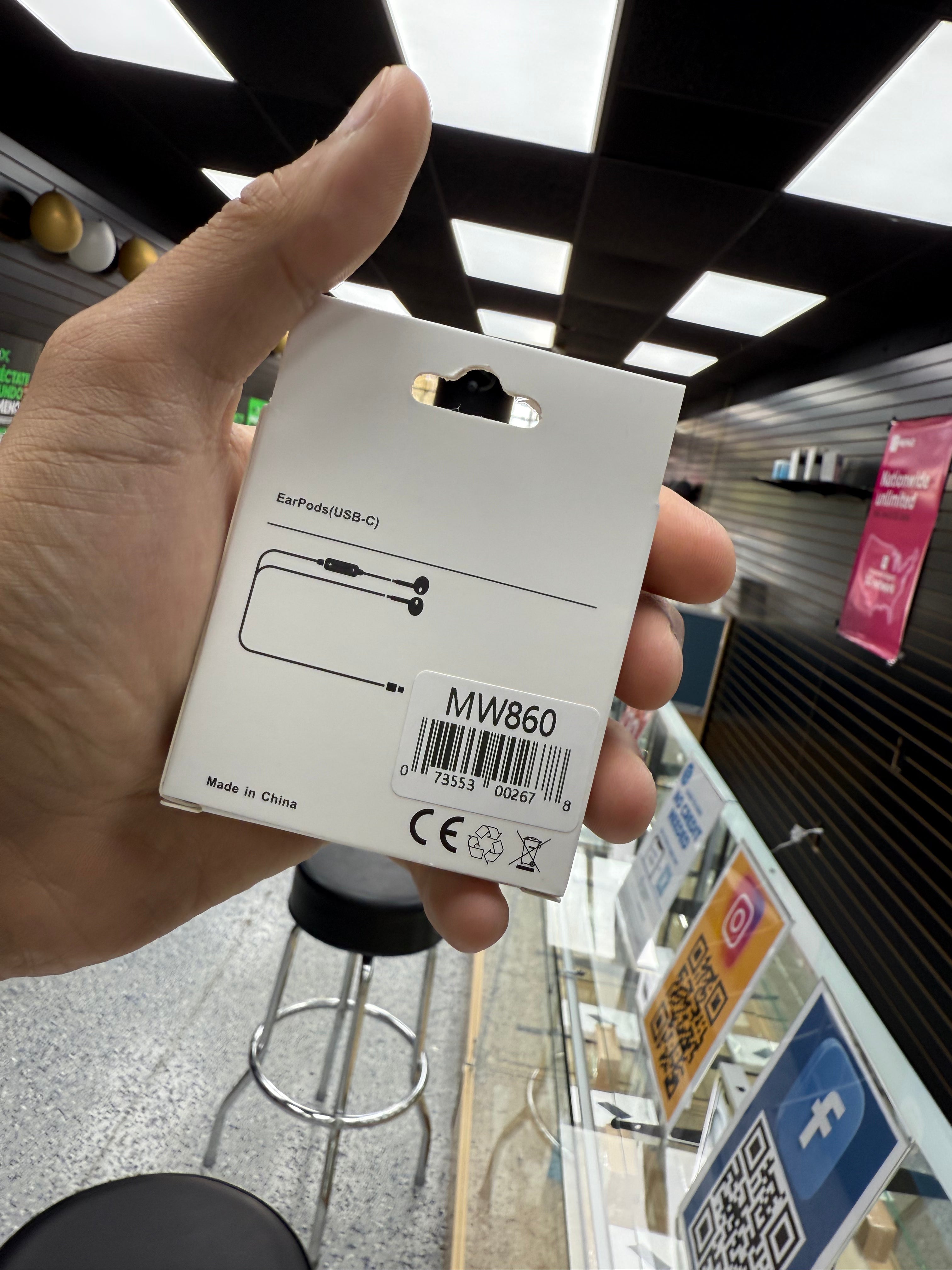 USB-C EarPods – White – High-Quality Generic In-Ear Headphones – Clear Sound & Mic